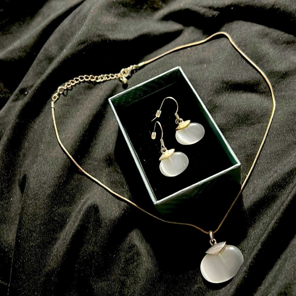 White & Silver Earring & Necklace set